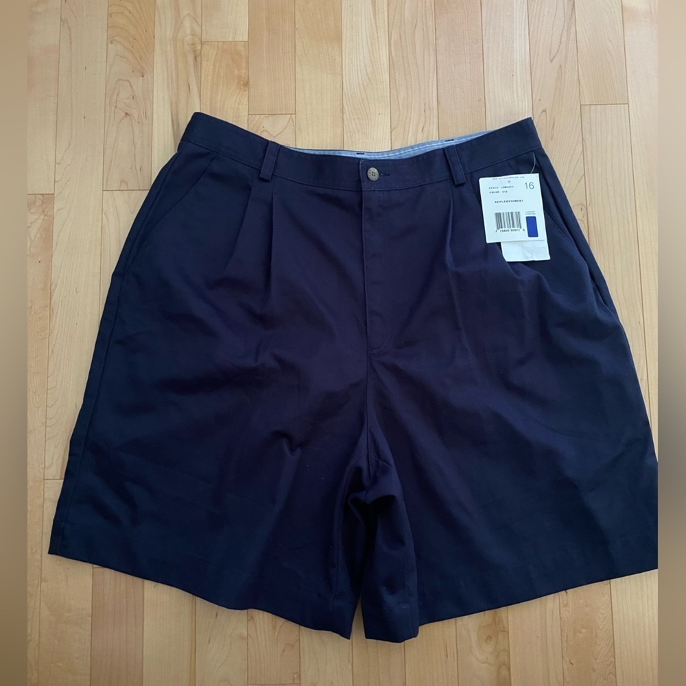 Liz Claiborne navy shorts SIZE 16.  NWT.